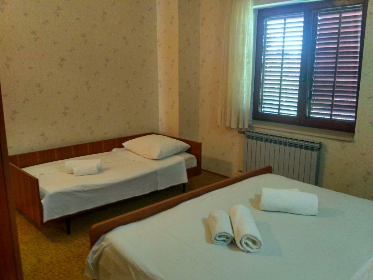 Apartmani Tonica Sukošan Exterior foto